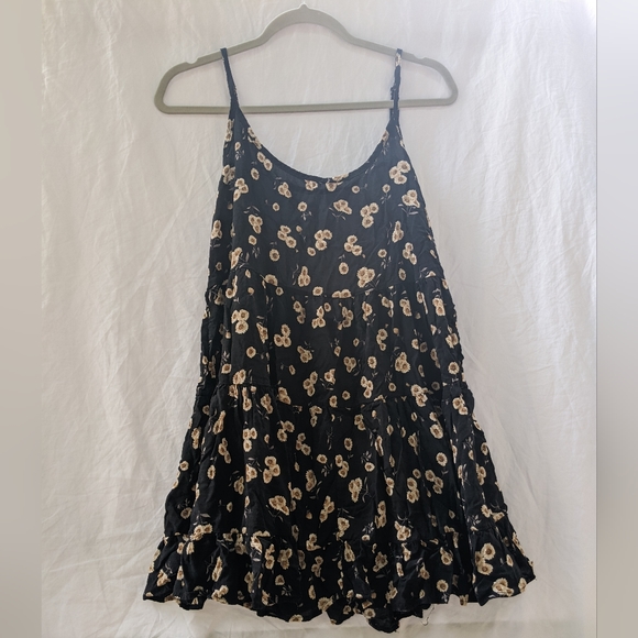 brandy melville black flowy dress Brandy Melville Black Dress